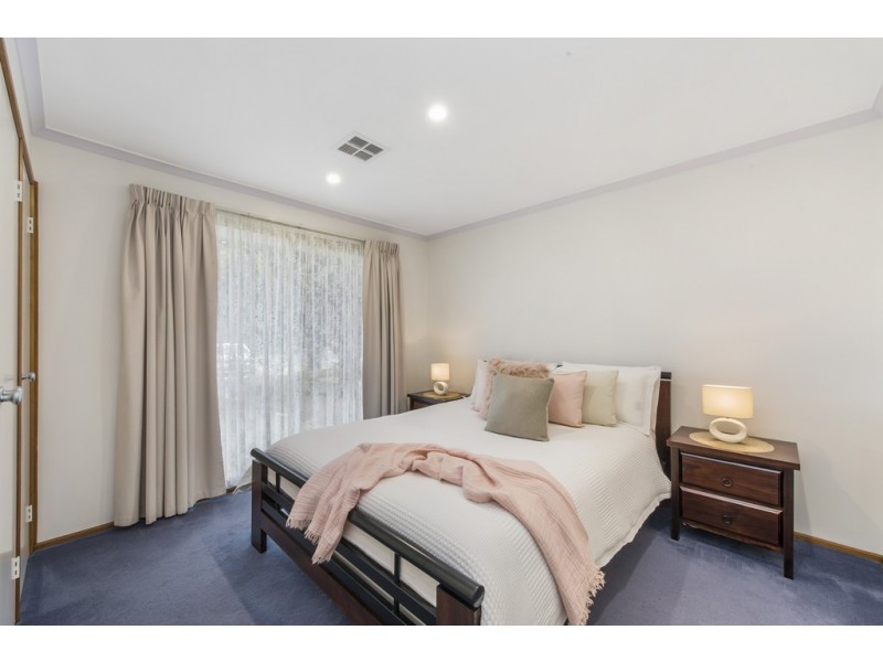 24 Dundee Way, Sydenham VIC 3037