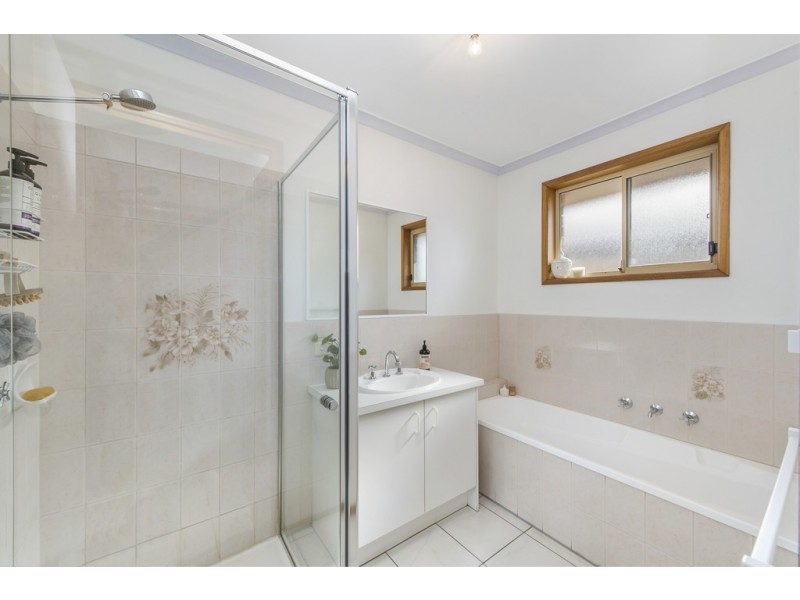 24 Dundee Way, Sydenham VIC 3037