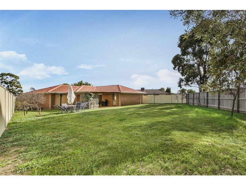 24 Dundee Way, Sydenham VIC 3037