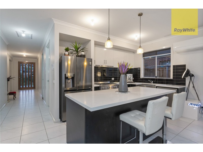 16 Beckview Crescent, Sunbury VIC 3429