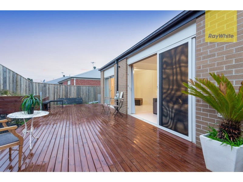 16 Beckview Crescent, Sunbury VIC 3429