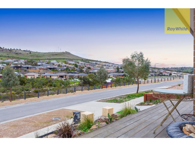 16 Beckview Crescent, Sunbury VIC 3429