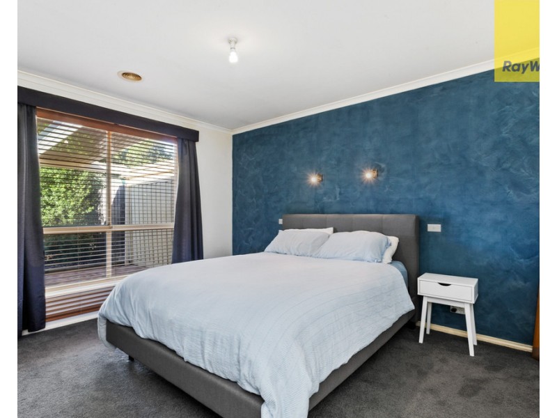 2/3 Padula Court, Hillside VIC 3037