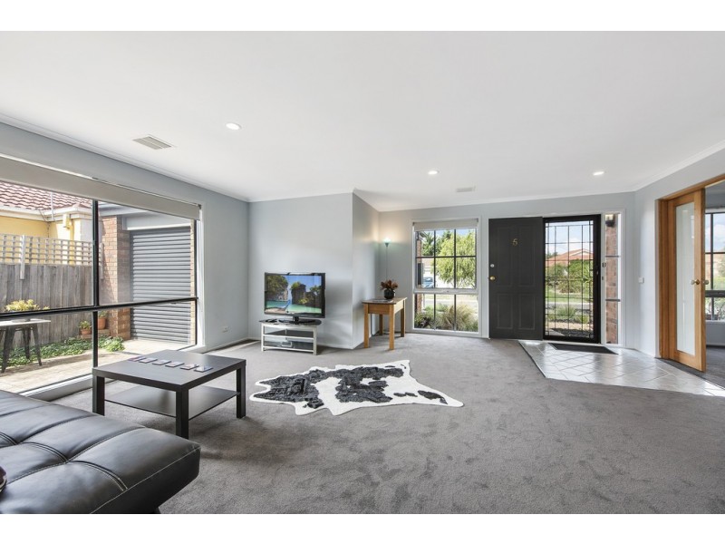 5 Torro Walk, Sydenham VIC 3037