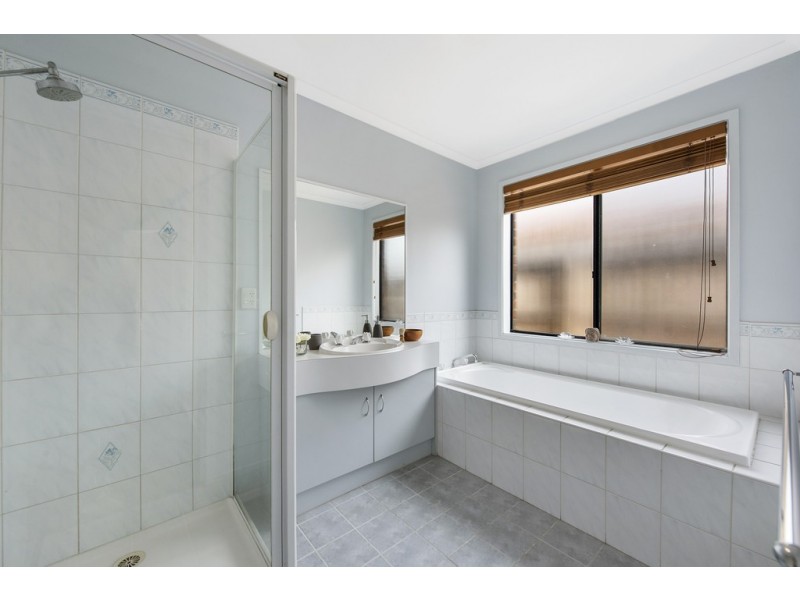 5 Torro Walk, Sydenham VIC 3037