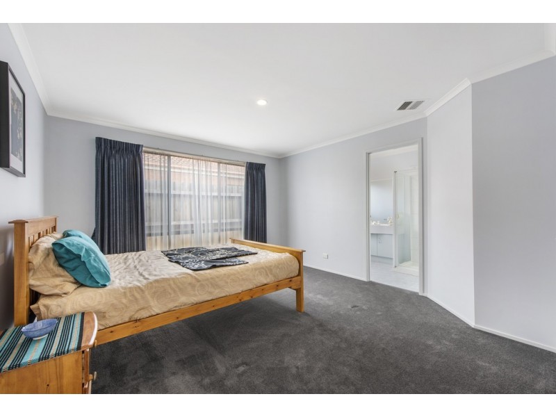 5 Torro Walk, Sydenham VIC 3037