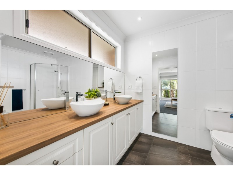 51 Hassett Crescent, Keilor East VIC 3033