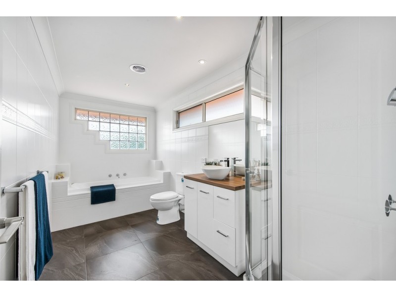 51 Hassett Crescent, Keilor East VIC 3033