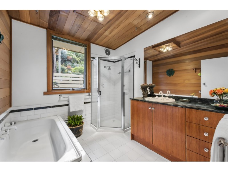 22 Riverside Avenue, Keilor VIC 3036