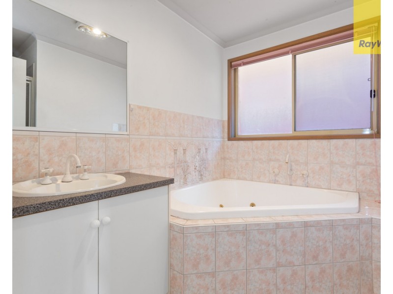 3 Oat Close, Delahey VIC 3037