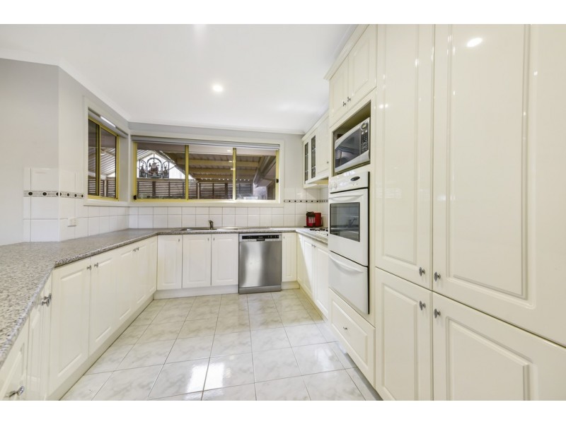 3 Plenty Close, Taylors Lakes VIC 3038