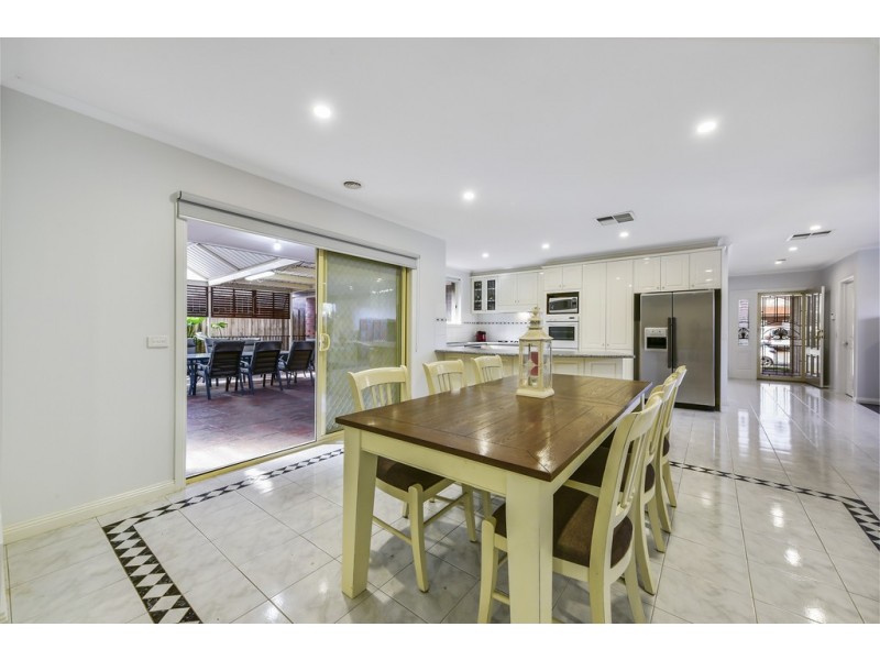 3 Plenty Close, Taylors Lakes VIC 3038
