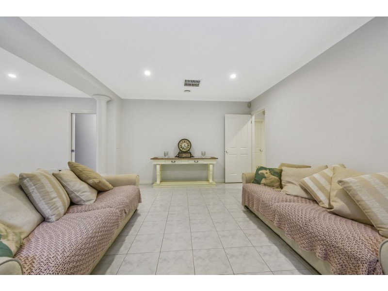 3 Plenty Close, Taylors Lakes VIC 3038