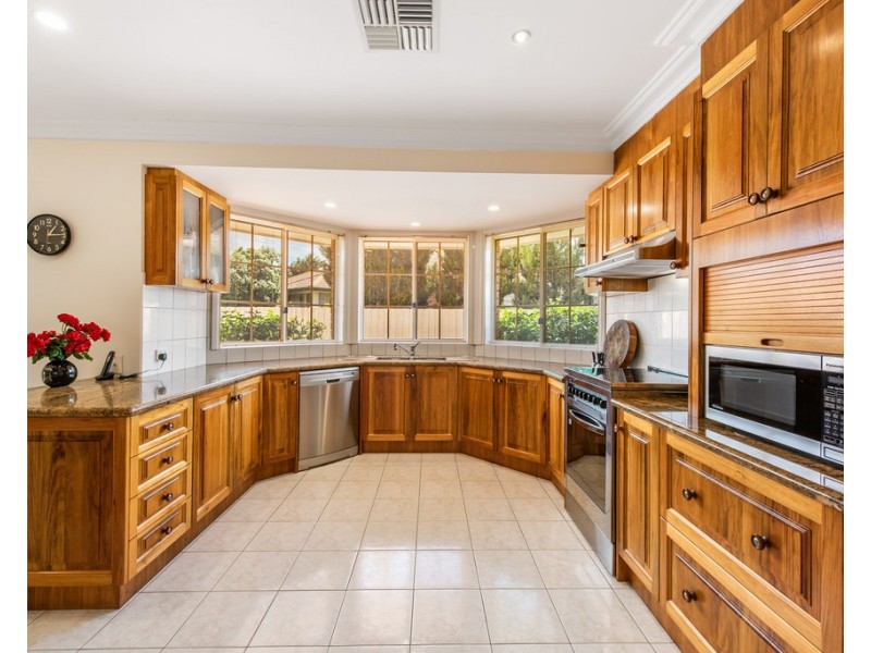 19 Hailey Court, Taylors Lakes VIC 3038