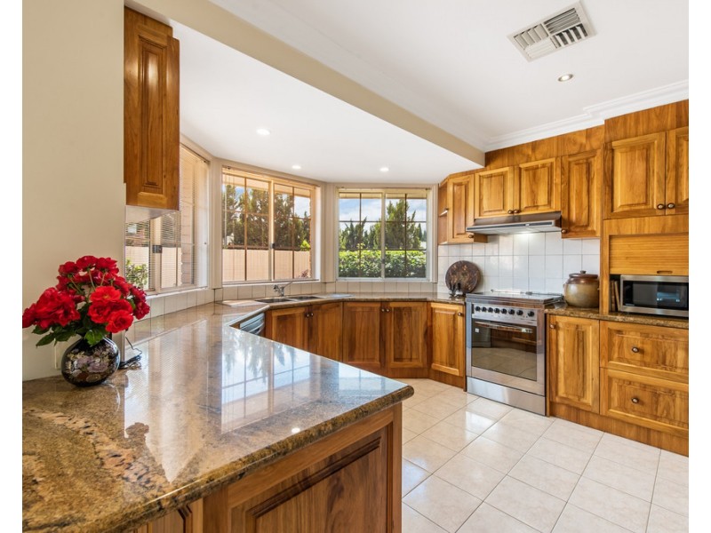 19 Hailey Court, Taylors Lakes VIC 3038