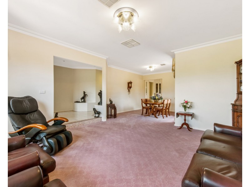 19 Hailey Court, Taylors Lakes VIC 3038