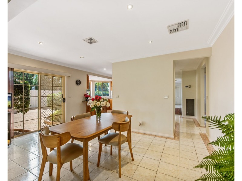 19 Hailey Court, Taylors Lakes VIC 3038