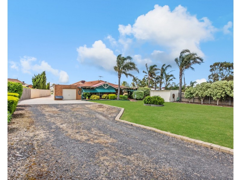 19 Hailey Court, Taylors Lakes VIC 3038