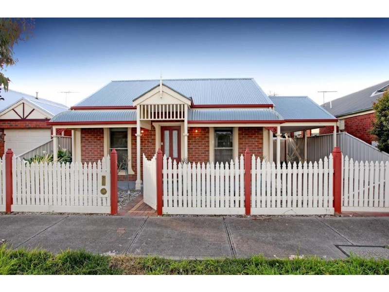 17 Daintree Retreat, Caroline Springs VIC 3023