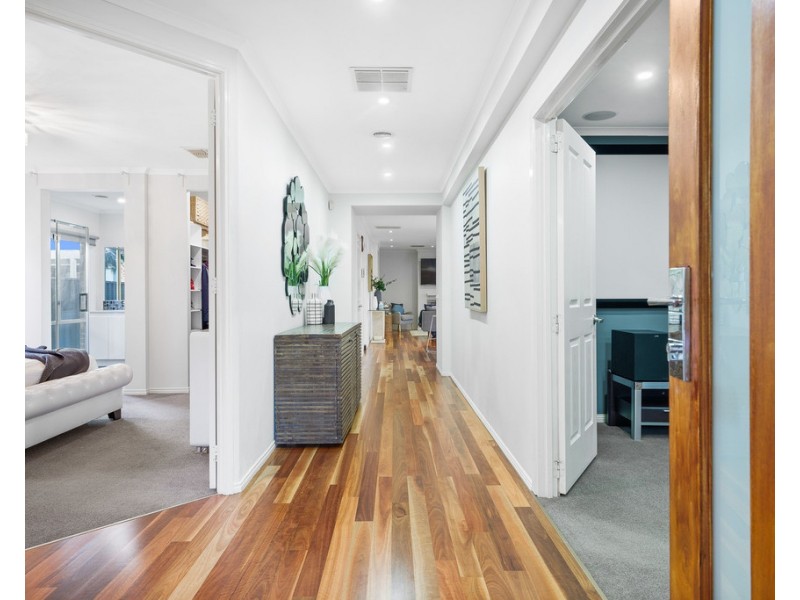 17 Pro Hart Way, Caroline Springs VIC 3023