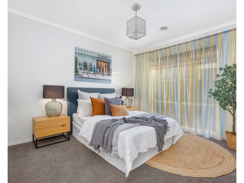 17 Pro Hart Way, Caroline Springs VIC 3023