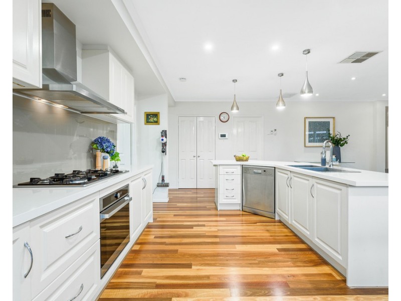 17 Pro Hart Way, Caroline Springs VIC 3023