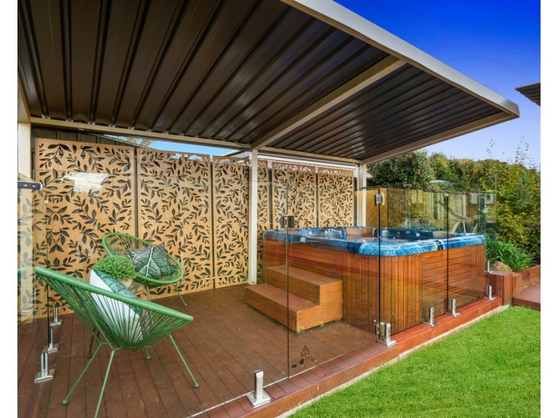 17 Pro Hart Way, Caroline Springs VIC 3023