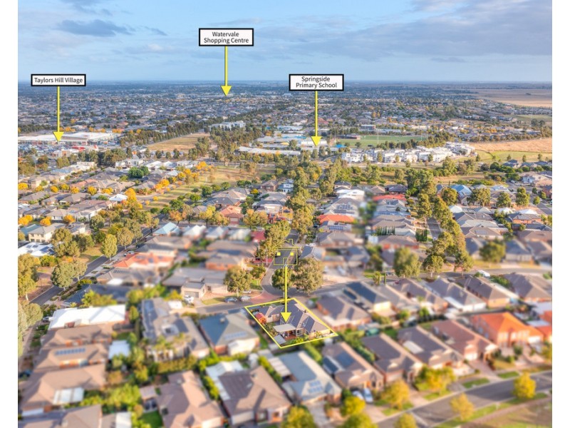 17 Pro Hart Way, Caroline Springs VIC 3023