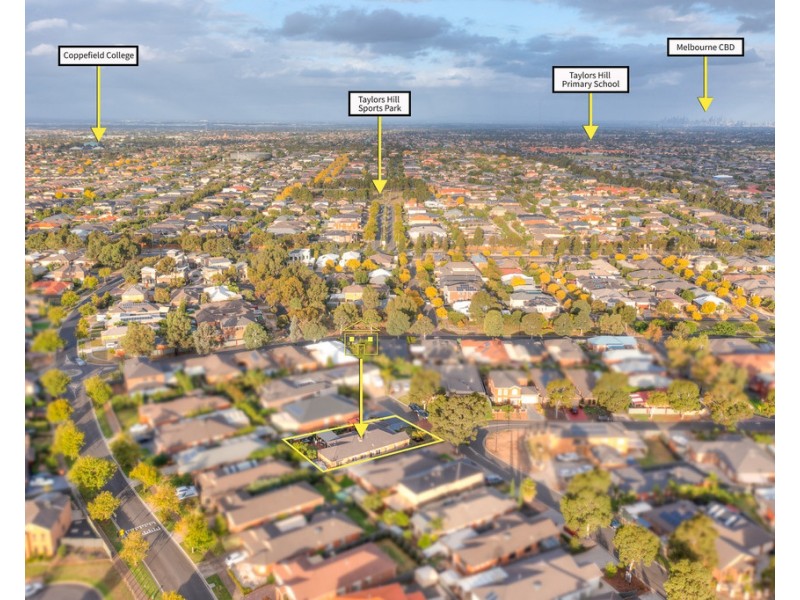 17 Pro Hart Way, Caroline Springs VIC 3023