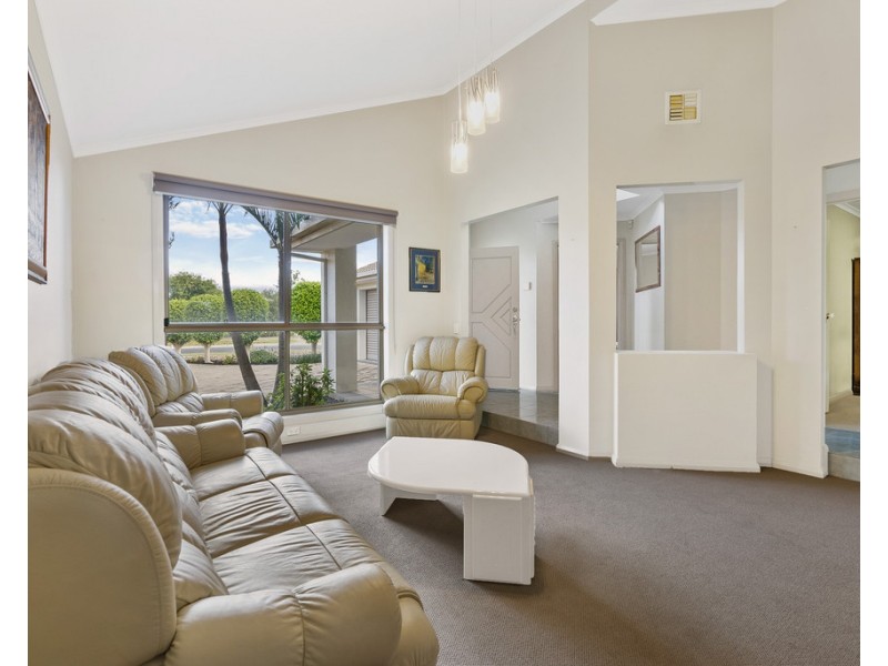 32 Catherine Drive, Hillside VIC 3037