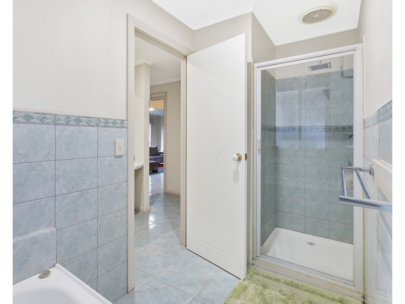 32 Catherine Drive, Hillside VIC 3037