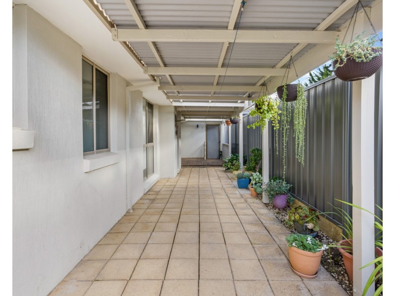 32 Catherine Drive, Hillside VIC 3037