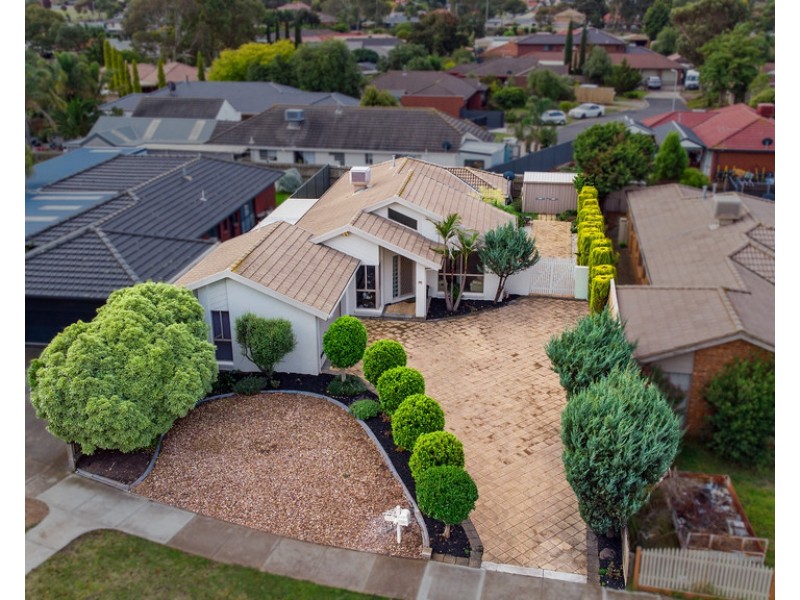 32 Catherine Drive, Hillside VIC 3037