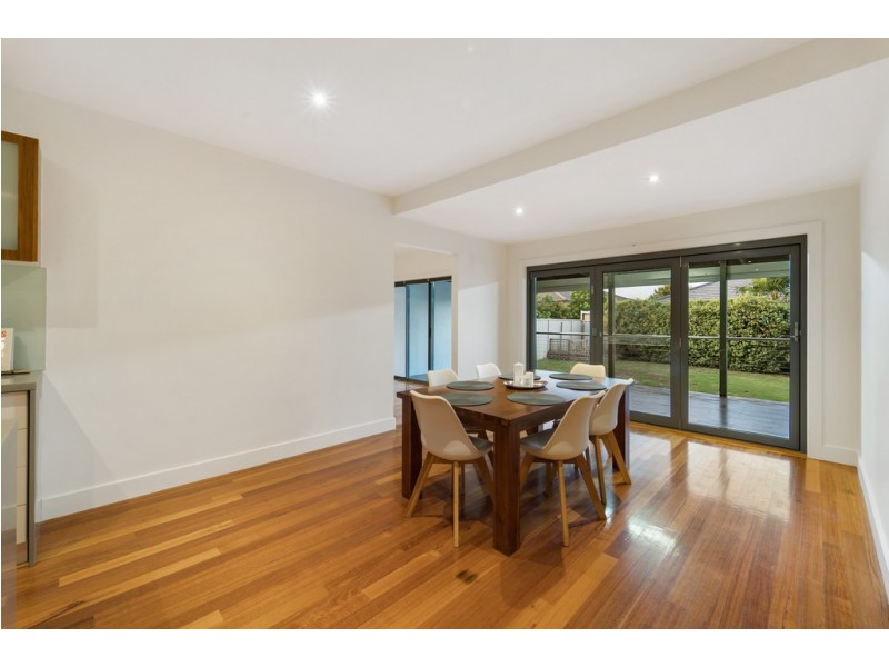 70 Jindabyne Avenue, Taylors Hill VIC 3037