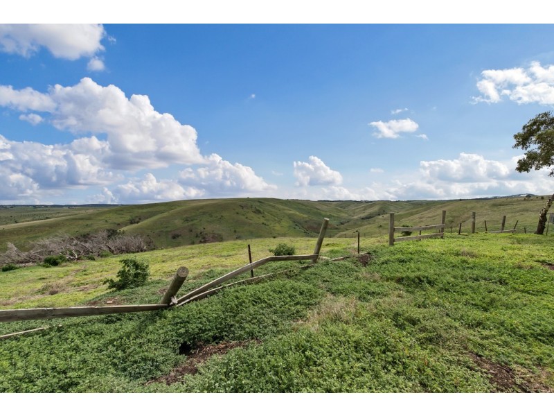 239 Swans Road, Darley VIC 3340