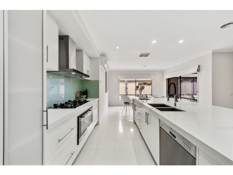 23 Jacaranda Drive, Taylors Hill VIC 3037