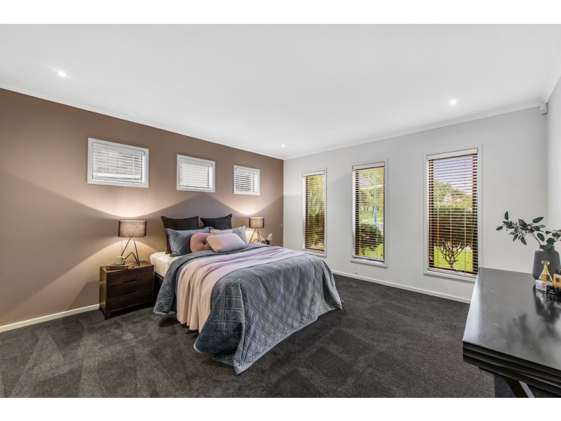 23 Jacaranda Drive, Taylors Hill VIC 3037