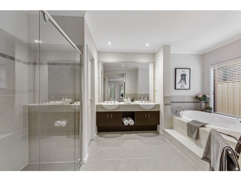 23 Jacaranda Drive, Taylors Hill VIC 3037