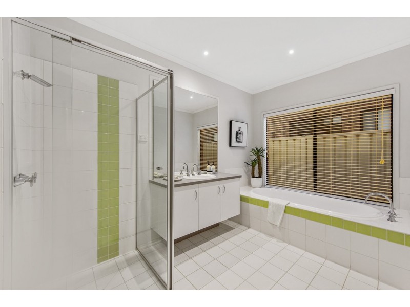 23 Jacaranda Drive, Taylors Hill VIC 3037