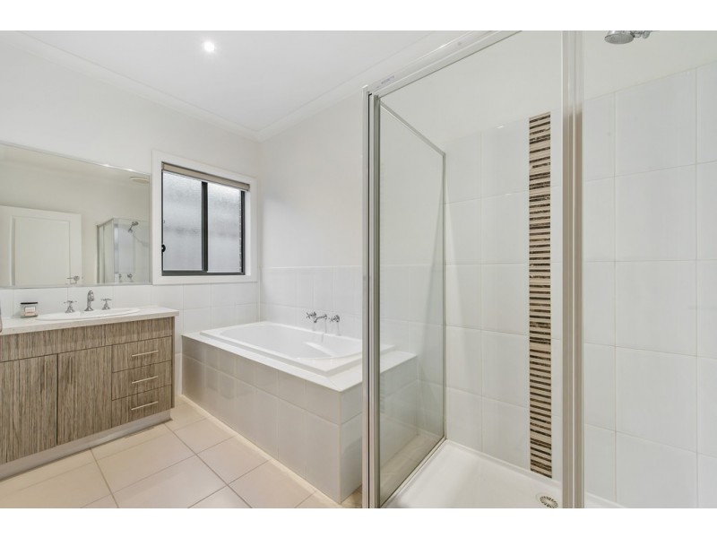 3 Moira Court, Taylors Hill VIC 3037