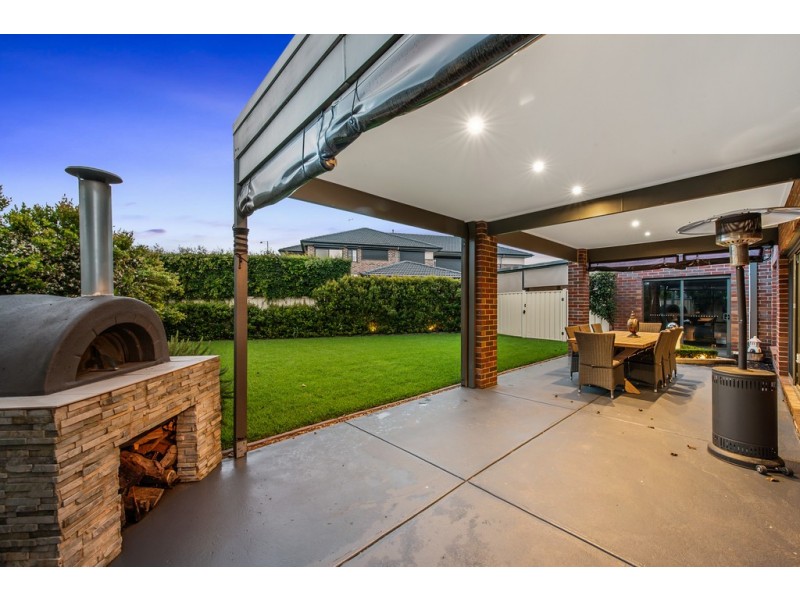 3 Moira Court, Taylors Hill VIC 3037