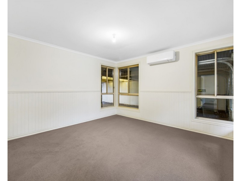 19 Manchester Drive, Sydenham VIC 3037