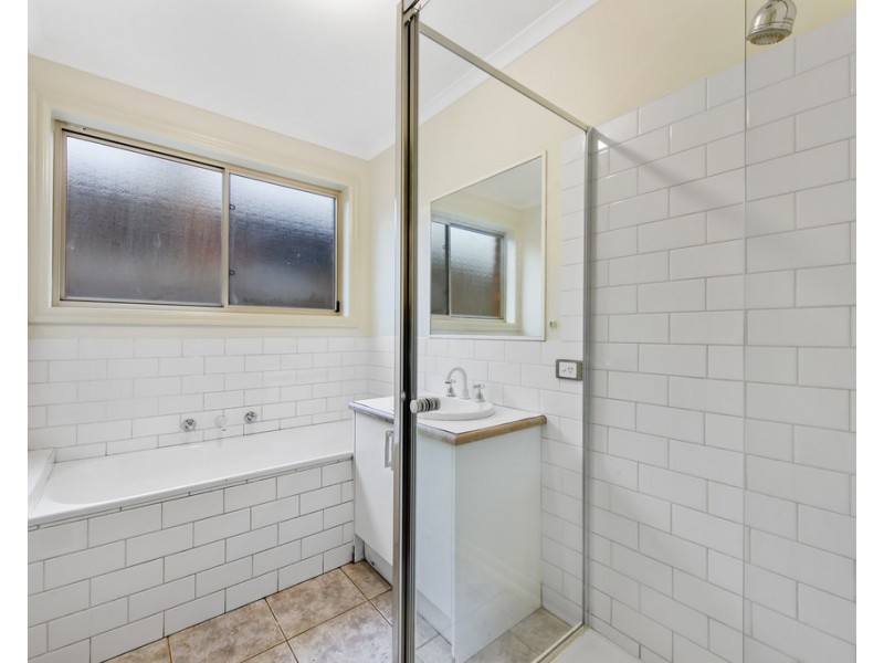 19 Manchester Drive, Sydenham VIC 3037