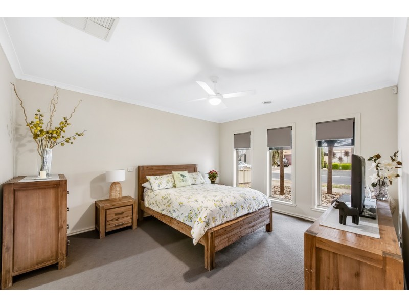 37 Webbs Avenue, Taylors Hill VIC 3037