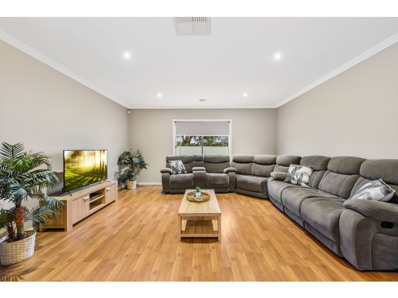 37 Webbs Avenue, Taylors Hill VIC 3037