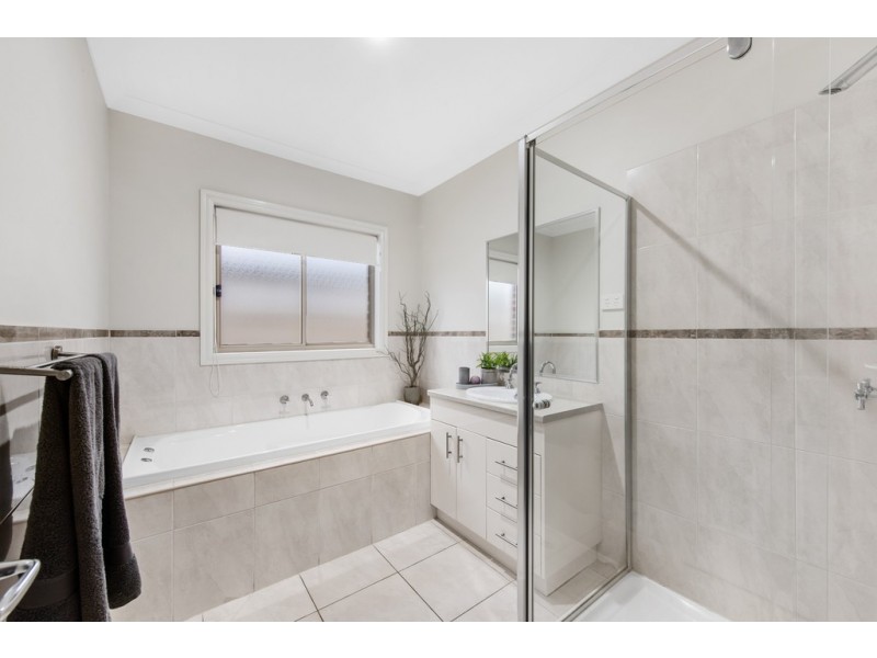 37 Webbs Avenue, Taylors Hill VIC 3037