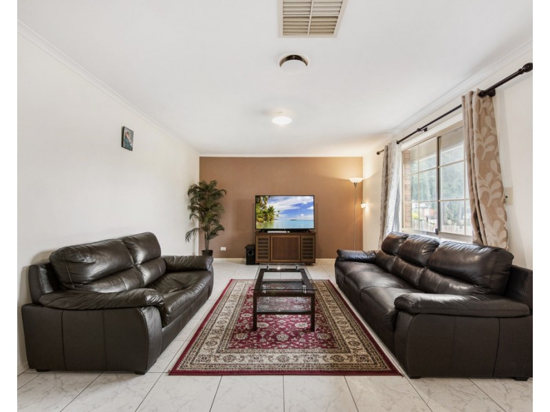8 Yeats Drive, Delahey VIC 3037