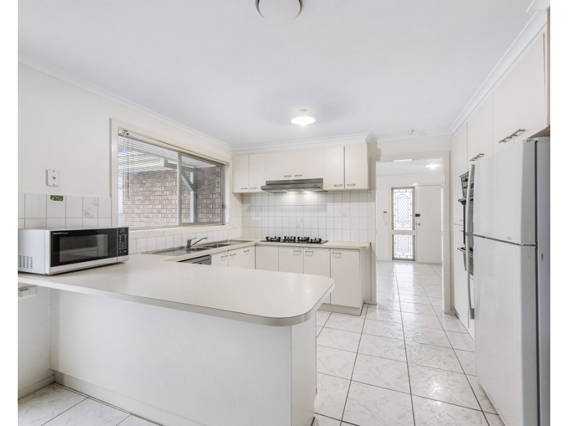 8 Yeats Drive, Delahey VIC 3037
