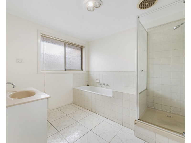 8 Yeats Drive, Delahey VIC 3037