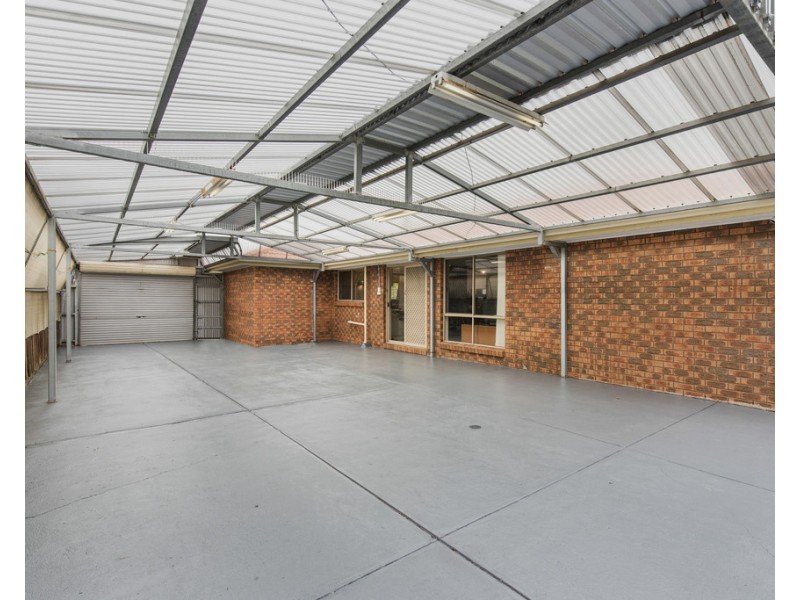 8 Yeats Drive, Delahey VIC 3037